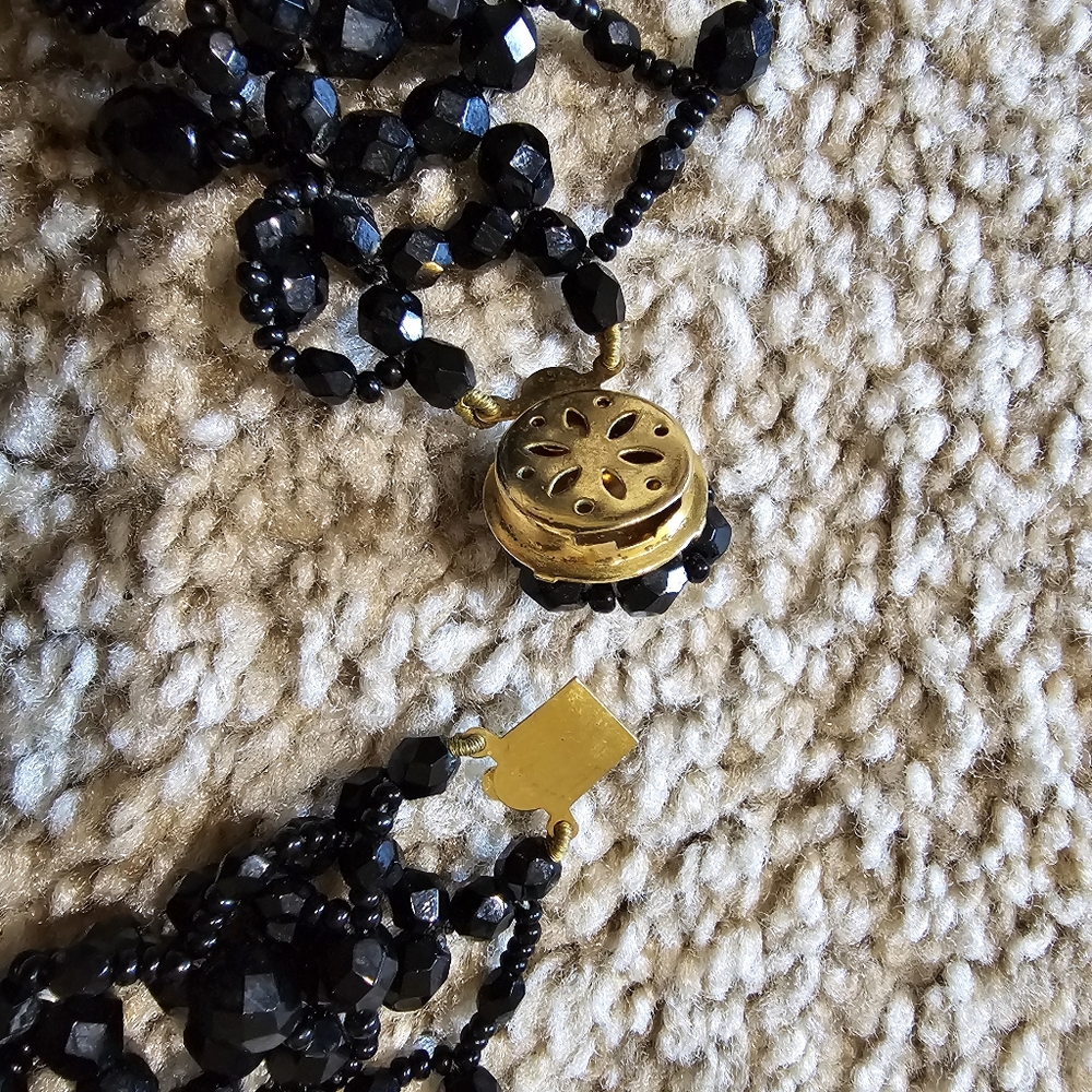 Elegant Black Beaded Lace Choker Necklace - Picture 6 of 6